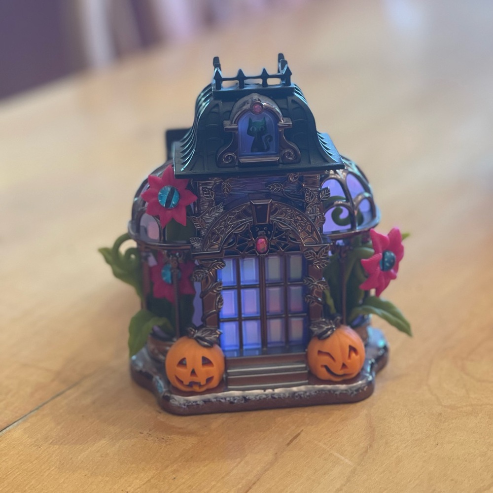 Retired Bath and Body Works Haunted Greenhouse Wallflower plug!